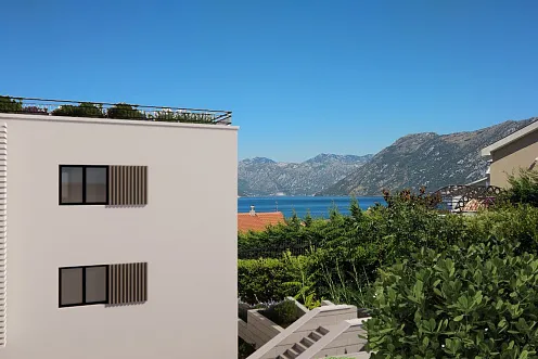 Apartments in Kotor in einem Gebäude mit Swimmingpool